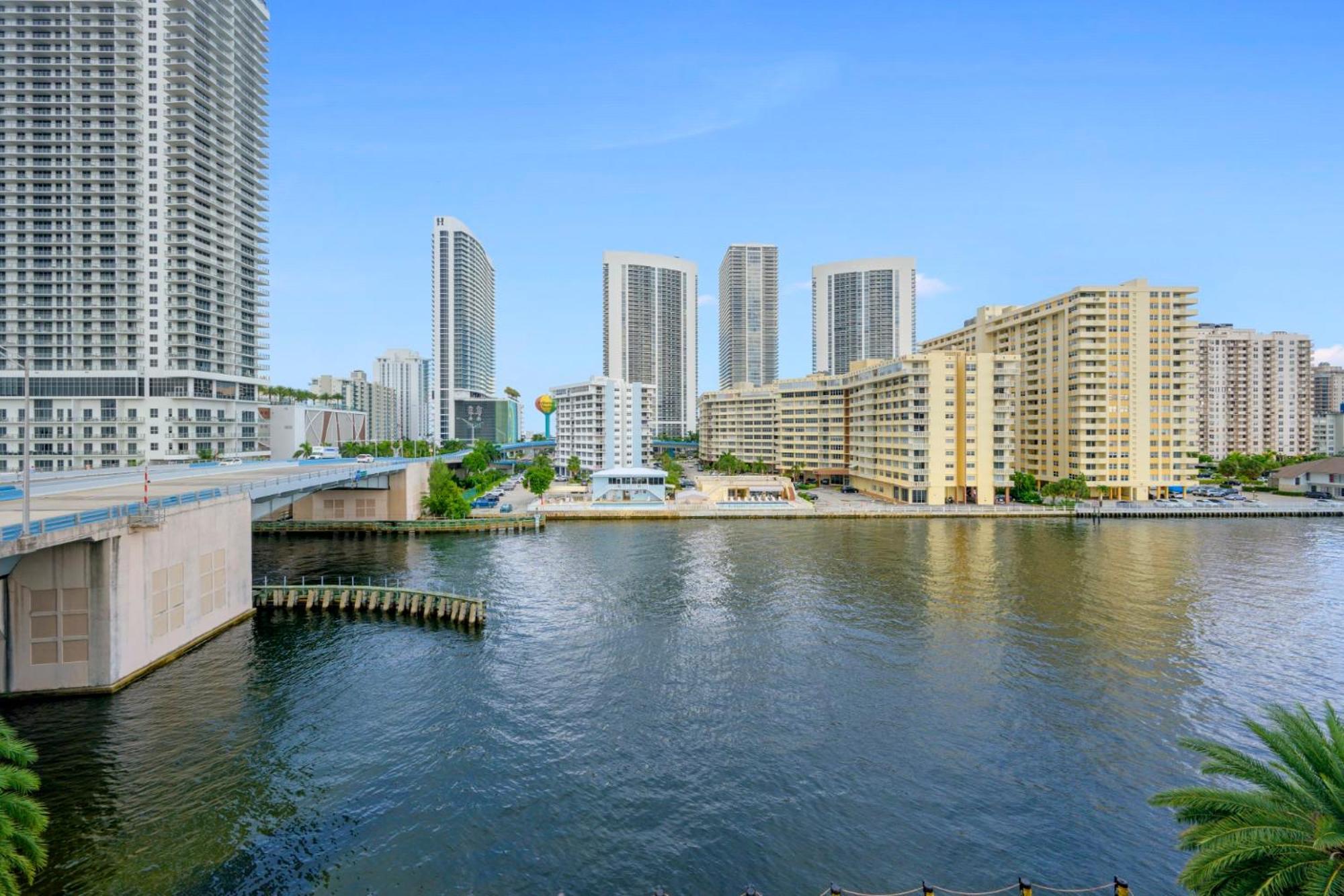 Hallandale Sky Water View ฮาลลันเดลบีช ภายนอก รูปภาพ