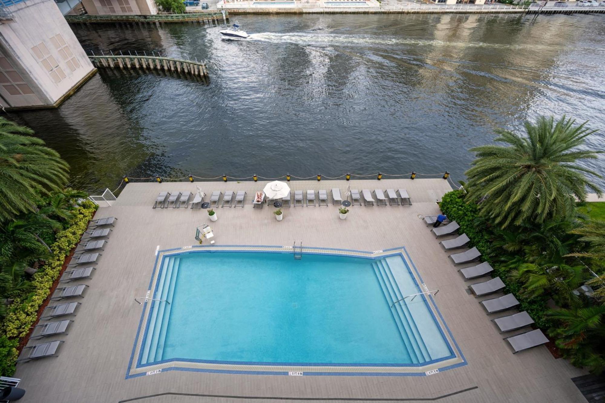 Hallandale Sky Water View ฮาลลันเดลบีช ภายนอก รูปภาพ