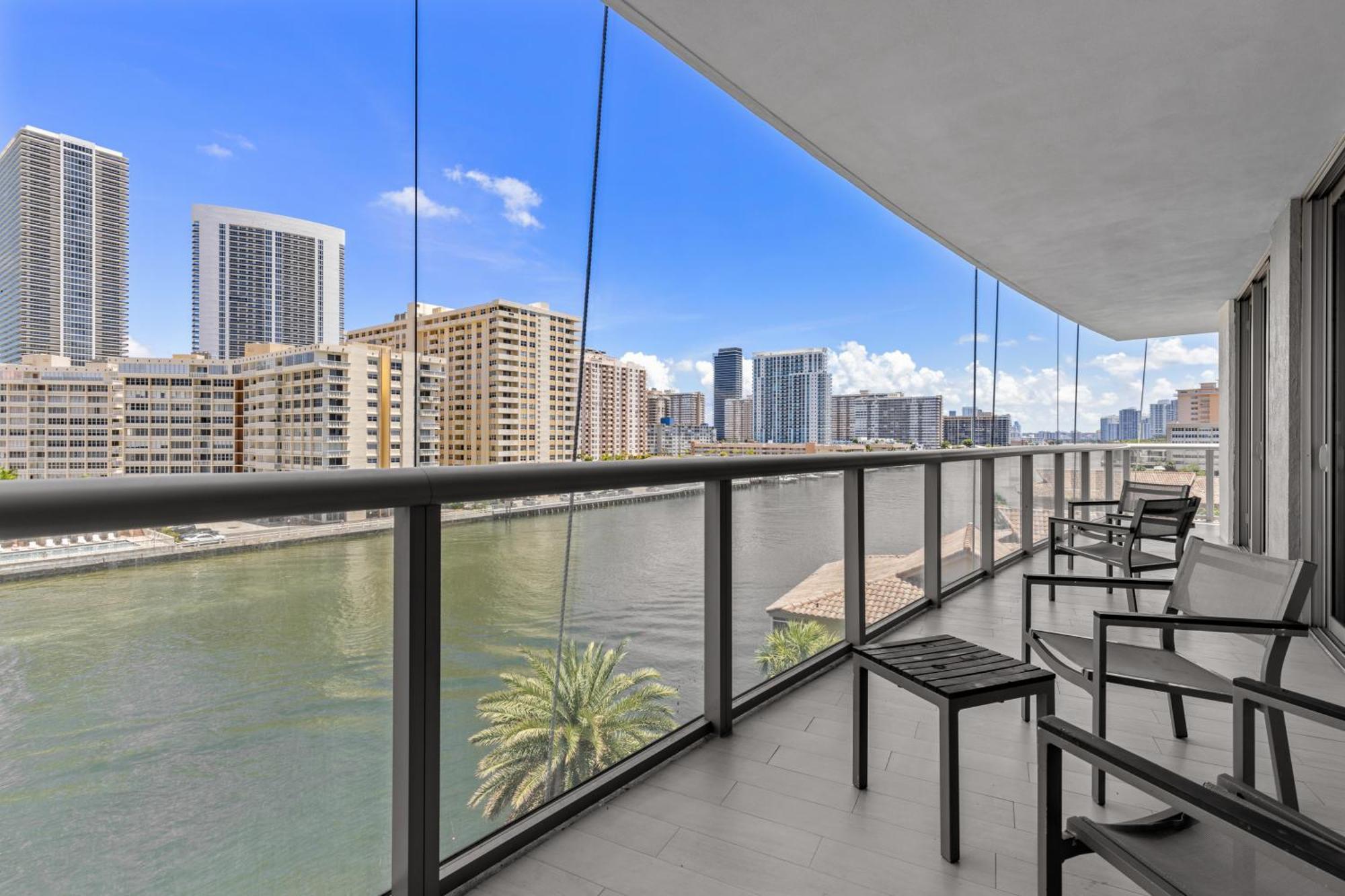 Hallandale Sky Water View ฮาลลันเดลบีช ภายนอก รูปภาพ