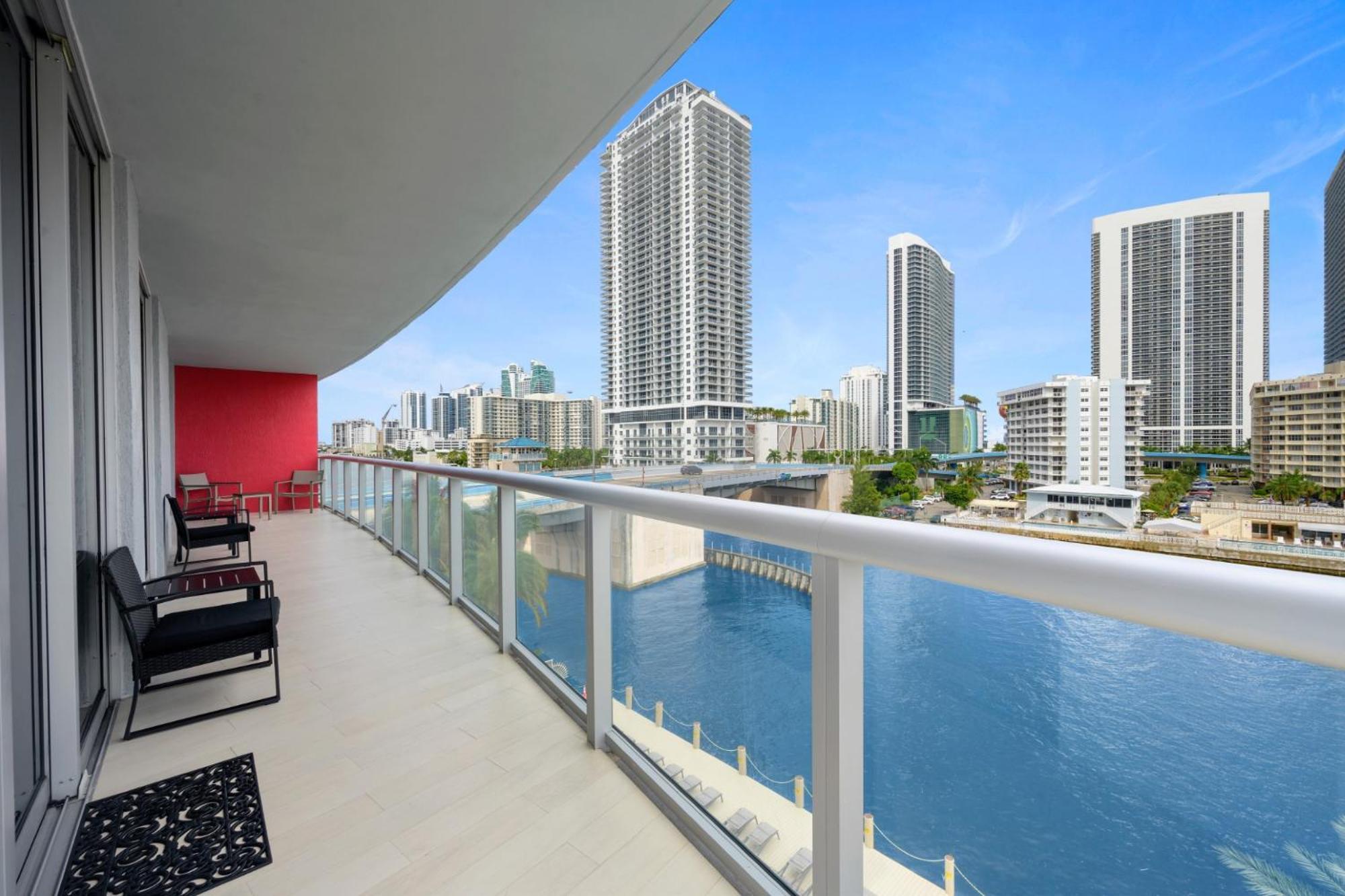 Hallandale Sky Water View ฮาลลันเดลบีช ภายนอก รูปภาพ