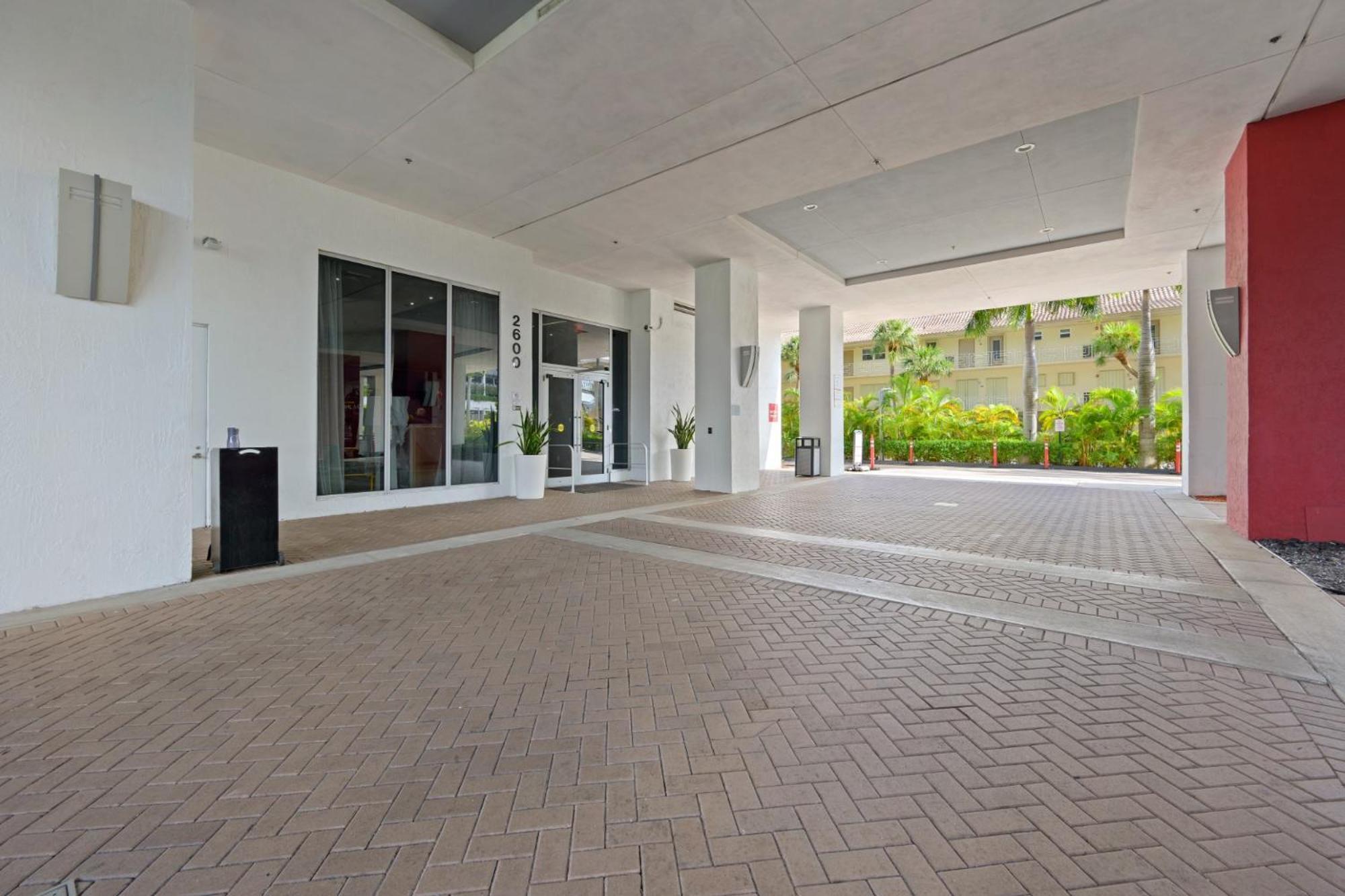 Hallandale Sky Water View ฮาลลันเดลบีช ภายนอก รูปภาพ