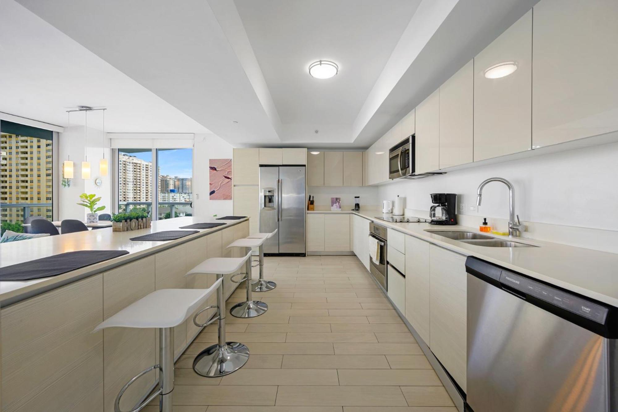 Hallandale Sky Water View ฮาลลันเดลบีช ภายนอก รูปภาพ