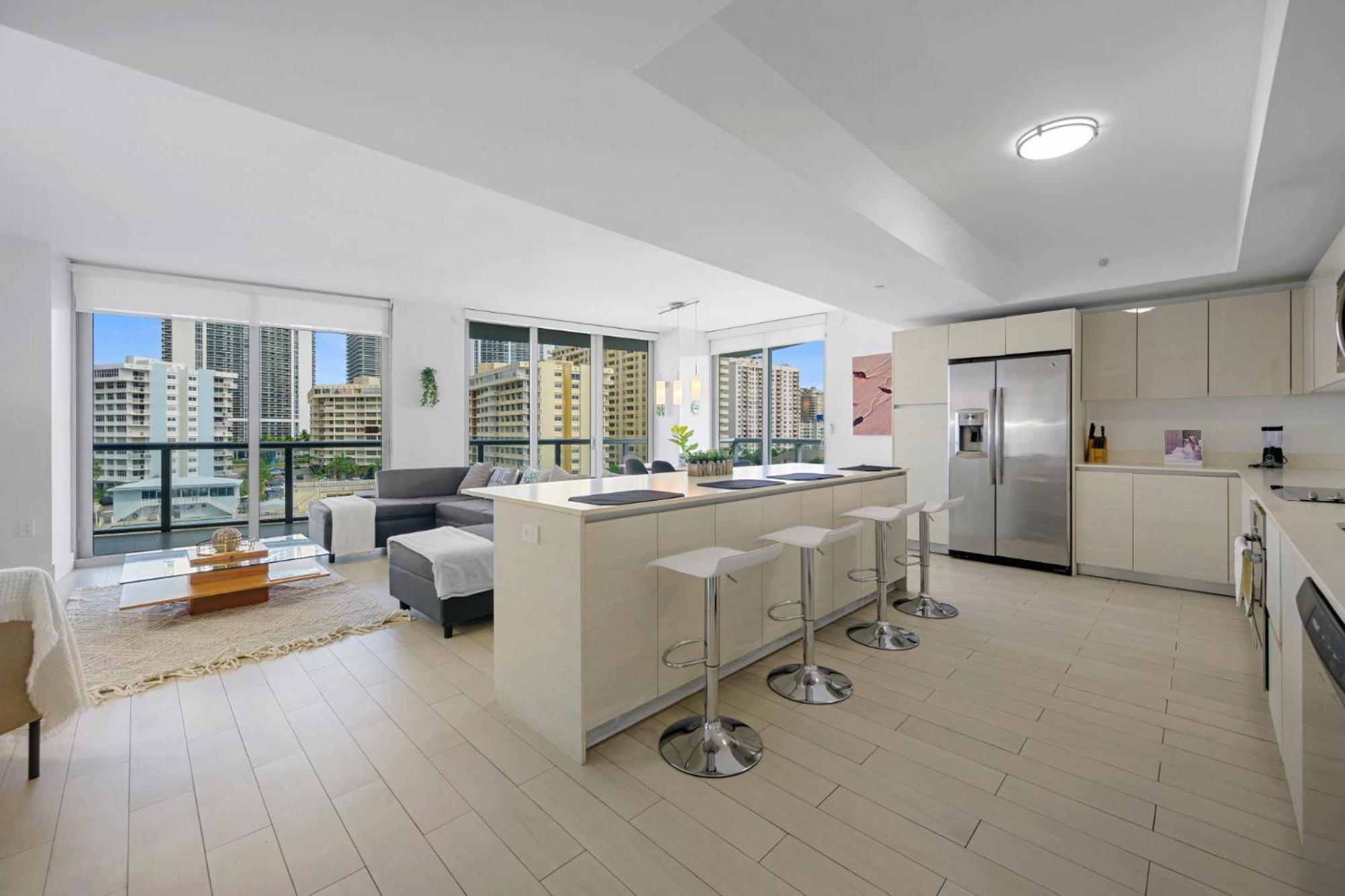 Hallandale Sky Water View ฮาลลันเดลบีช ภายนอก รูปภาพ