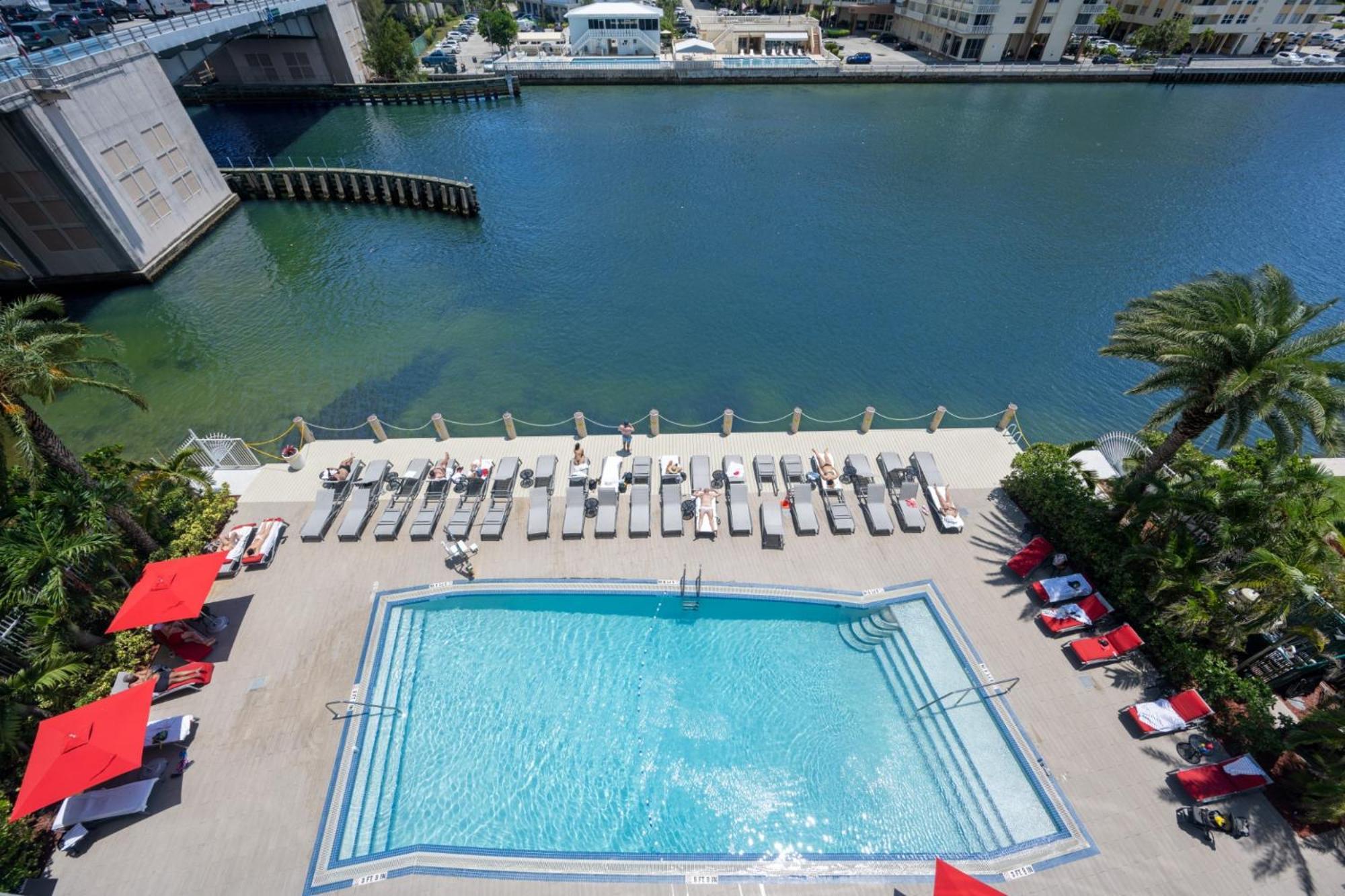 Hallandale Sky Water View ฮาลลันเดลบีช ภายนอก รูปภาพ