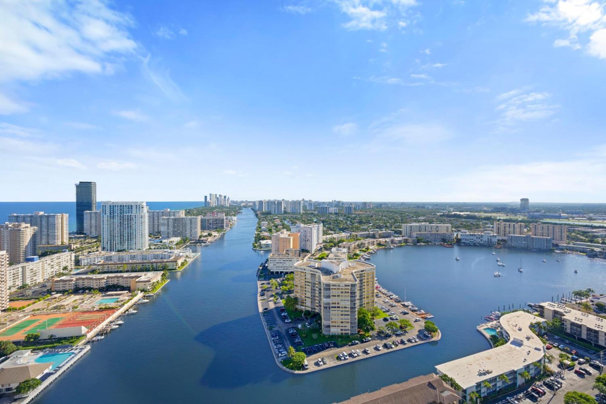 Hallandale Sky Water View ฮาลลันเดลบีช ภายนอก รูปภาพ